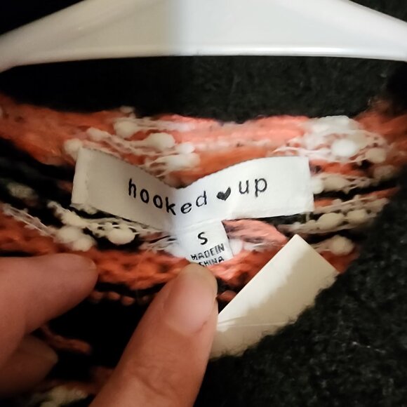 Hooked Up by IOT Juniors' Fair Isle Crewneck Sweater NWT Black & Pink Small - Picture 5 of 9